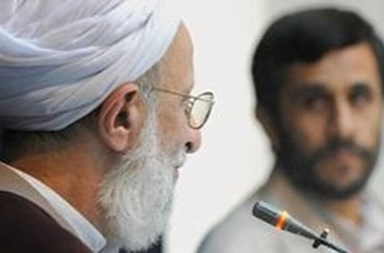 حمله ی پدر معنوی محمود احمدی نژاد به جامعه ی اصولگرایان قم