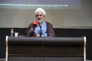 جانشین نماینده ولی فقیه در سپاه: التقاط باعث می‌شود فرد یک زمان از ولایت حمایت کند و زمان دیگر مقابلش باشد/ برخی گروه‌های سیاسی گرفتار التقاط شده‌اند