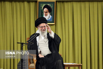 تصاویری از ورود رهبر انقلاب به حسینیه امام خمینی/ آغاز مراسم بزرگداشت شهدای خدمت تصاویری از ورود رهبر انقلاب به حسینیه امام خمینی/ آغاز مراسم بزرگداشت شهدای خدمت