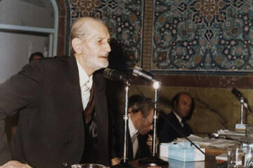 عکس/ پدر دکتر شریعتی در کنار پدر شهید مطهری عکس/ پدر دکتر شریعتی در کنار پدر شهید مطهری