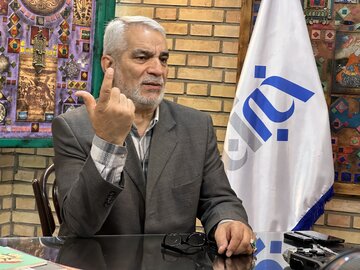 فعال اصولگرا: داشتن گوشی همراه به این معنی است که شما یک نتانیاهو یا یک ترامپ همراهتان است!/ نمیشود تنها به اینکه ادعای انقلابی گری کردم، کفایت شود فعال اصولگرا: داشتن گوشی همراه به این معنی است که شما یک نتانیاهو یا یک ترامپ همراهتان است!/ نمیشود تنها به اینکه ادعای انقلابی گری کردم، کفایت شود