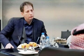 کاریکاتور/ بابک زنجانی؛ سر به "دار" دیروز ، سرمایه"دار" امروز