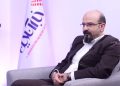ببینید | ساسان کریمی: برخی وقتی دوربین روشن میشود، جور دیگر حرف میزنند / در ایران کسی را نداریم که در توانمندی دیپلماتیک، حتی نزدیک ظریف باشد