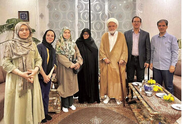 انتقاد از اظهارات اخیر کروبی در جمع فرزندان میرحسین موسوی: می خواهد رفتار88خود را بازسازی کند/ اگر میرحسین لجاجت نمی کرد درسال92رئیس جمهور می شد انتقاد از اظهارات اخیر کروبی در جمع فرزندان میرحسین موسوی: می خواهد رفتار88خود را بازسازی کند/ اگر میرحسین لجاجت نمی کرد درسال92رئیس جمهور می شد