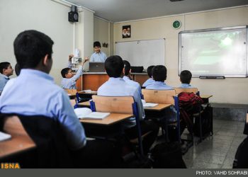 هوشمندسازی تنها ۲۰ درصد کلاس‌های خوزستان/ ۲۷۵۰ مدرسه شرایط تجهیز ندارند 